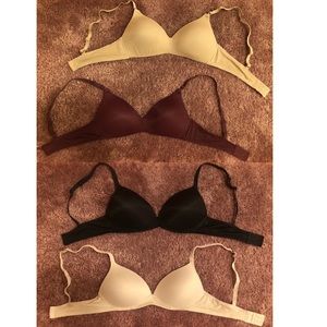 Bundle of 4 Warner’s Wireless Bras
